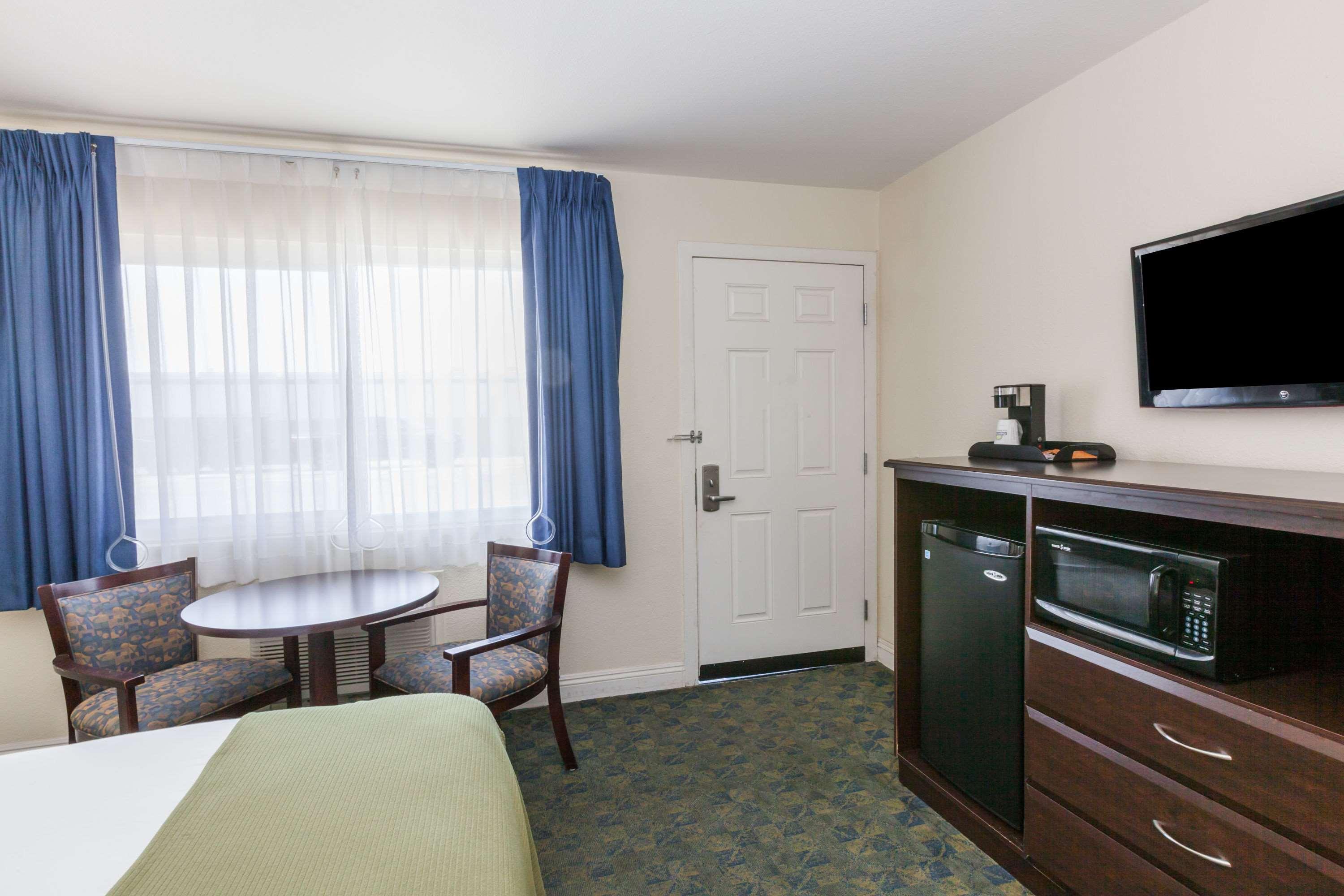 Days Inn By Wyndham Santa Maria Экстерьер фото