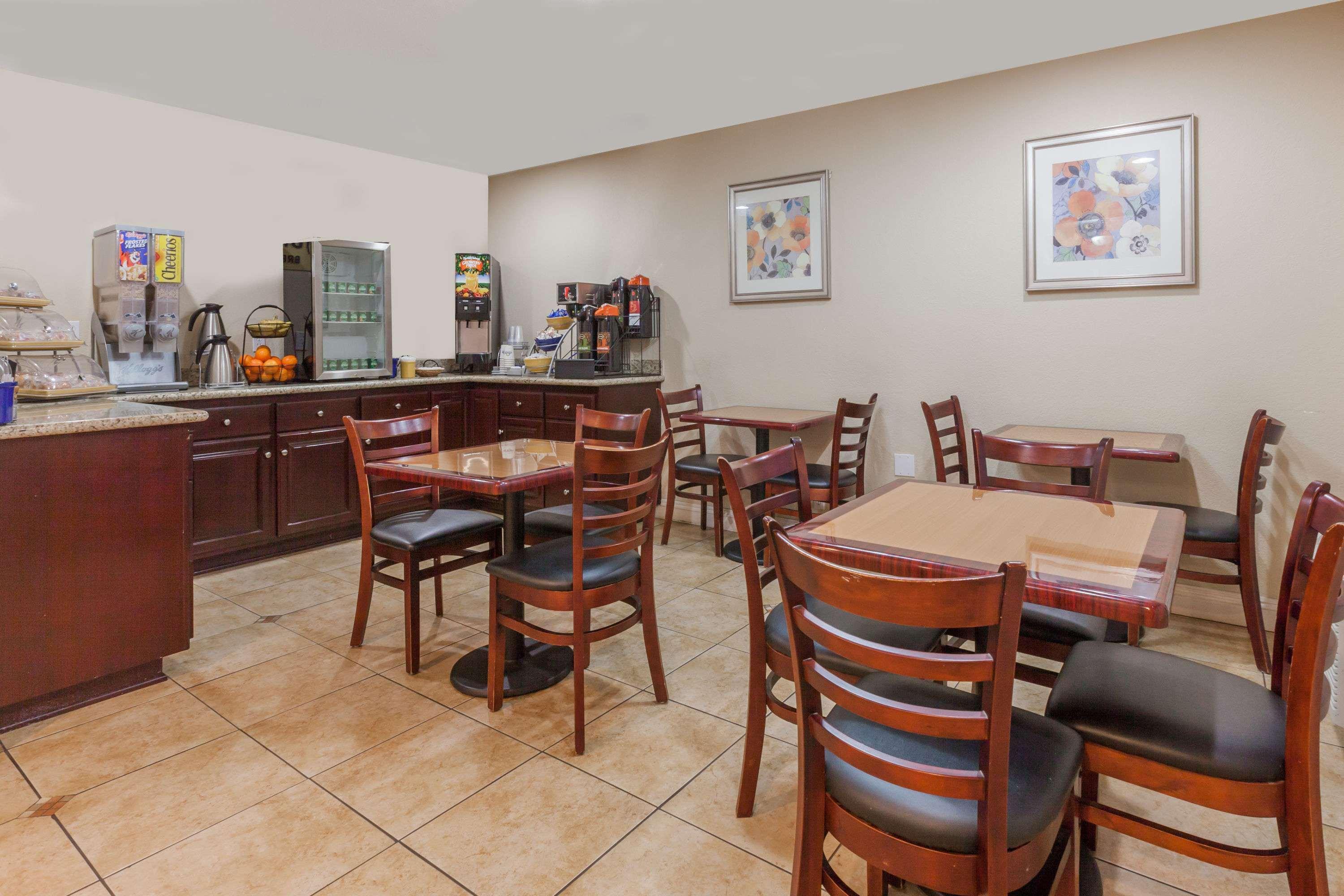 Days Inn By Wyndham Santa Maria Экстерьер фото