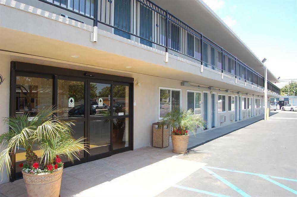 Days Inn By Wyndham Santa Maria Экстерьер фото