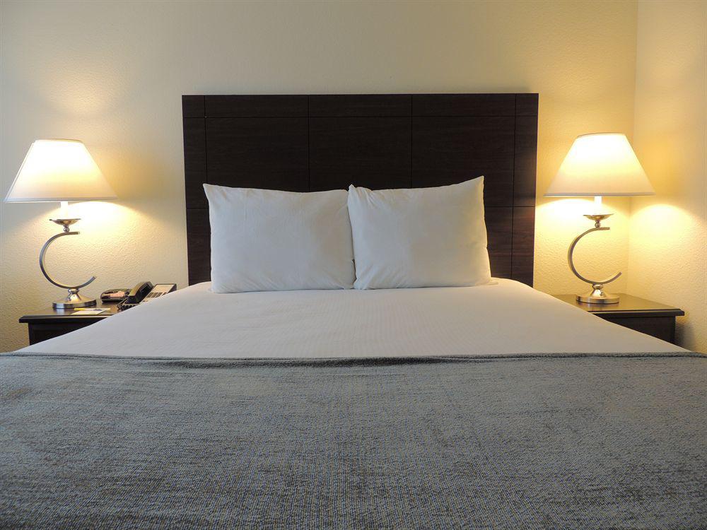 Days Inn By Wyndham Santa Maria Экстерьер фото